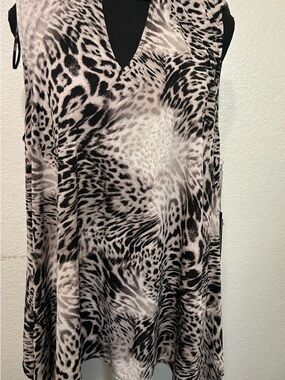 Jennifer Lopez Gray & Black Animal Print Sleeveless Tunic
